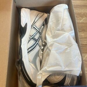 Men's White and Black Athletic Shoes size 11